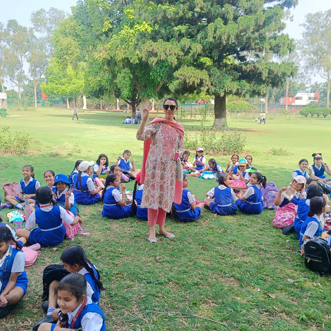Visit to Zakir Hussain Rose Garden by the students of Class 2