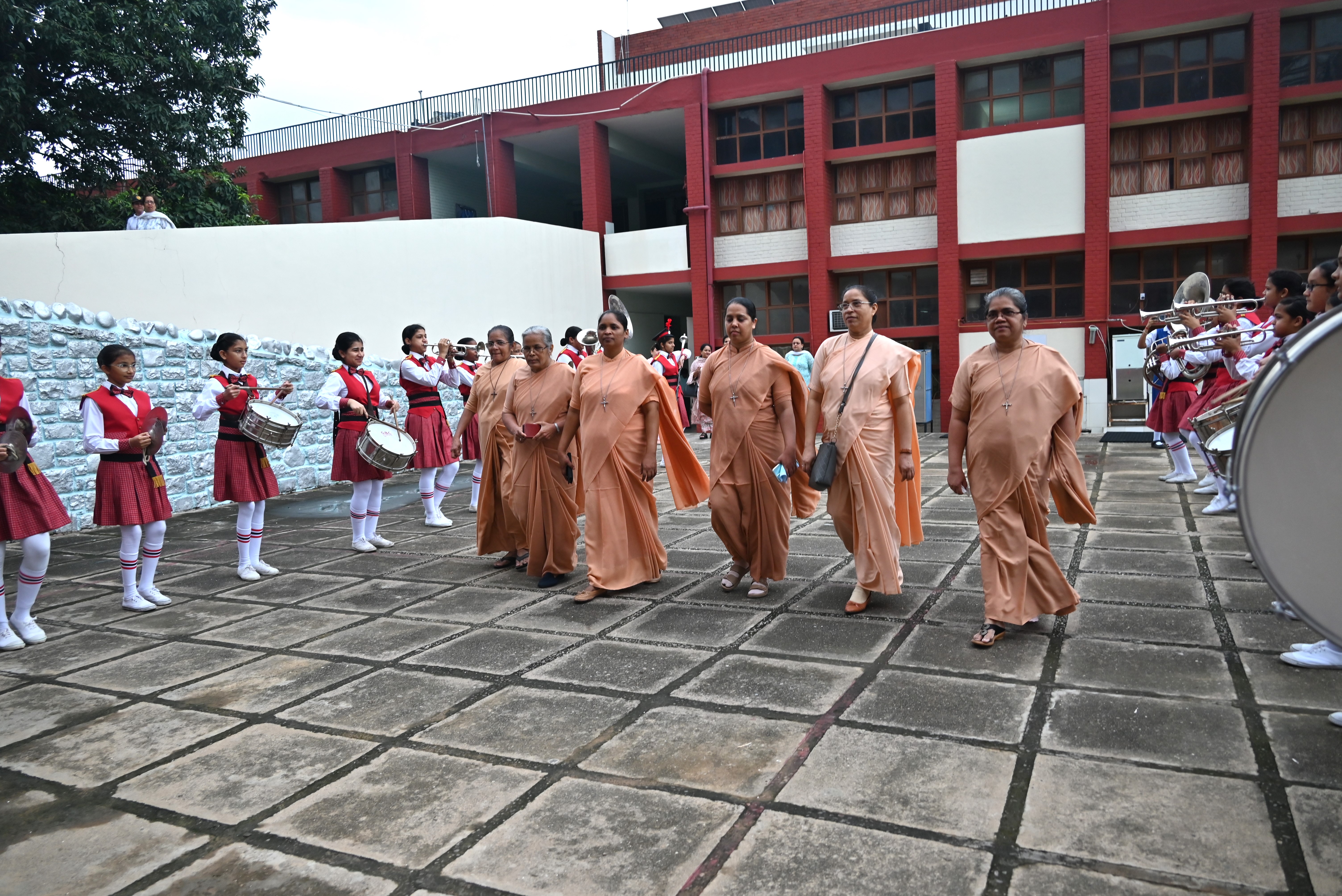 Warm Welcome to Sisters 